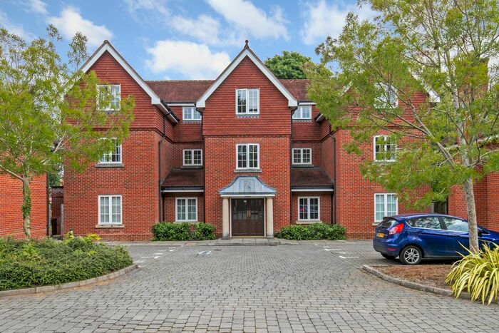 2 Bedroom Flat To Rent In Wychwood Place, Winchester, SO22