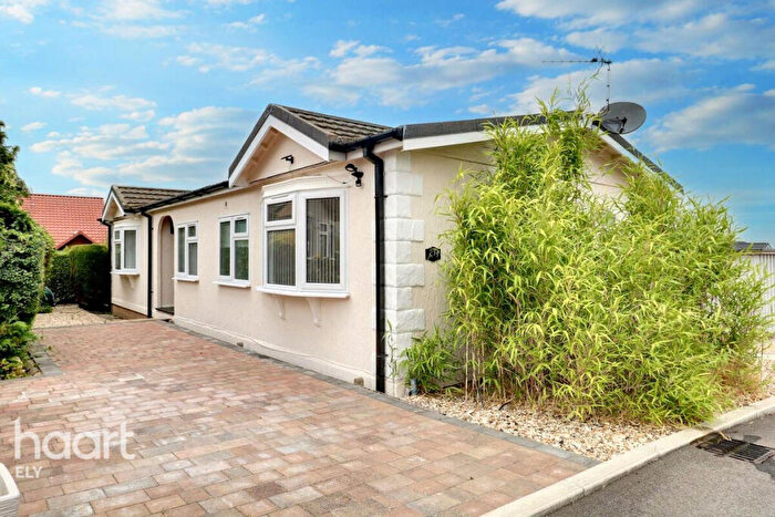 2 Bedroom Park Home For Sale In Hardwicke Fields, Haddenham, CB6