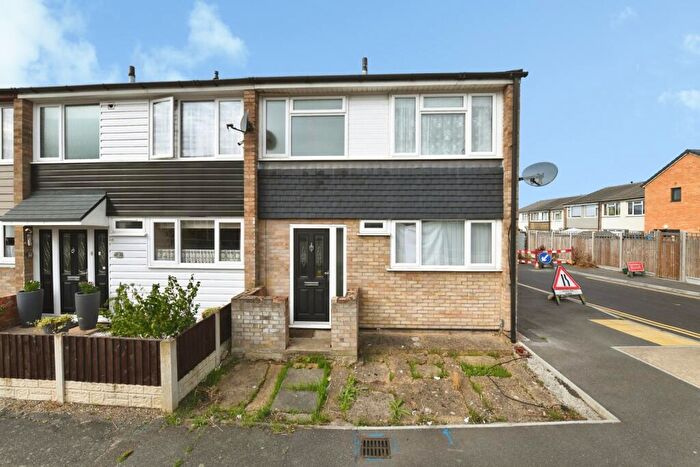 3 Bedroom End Of Terrace House For Sale In Cadogan Terrace, Basildon, Essex, SS13