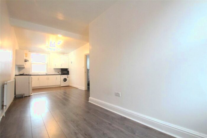 3 Bedroom Duplex To Rent In Settles Street, London, E1