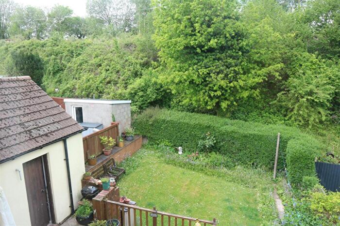 3 Bedroom Semi-Detached House For Sale In Heol-Y-Nant, Caerphilly, CF83