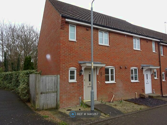 2 Bedroom Semi-Detached House To Rent In Defiant Road, Norwich, NR6