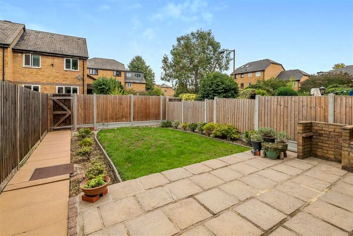 3 Bedroom Property To Rent In Dock Hill Avenue, Canada Water, SE16