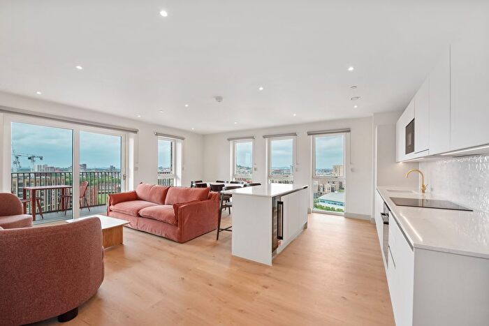 3 Bedroom Flat To Rent In The Draper, Draycote House, Colindale, NW9