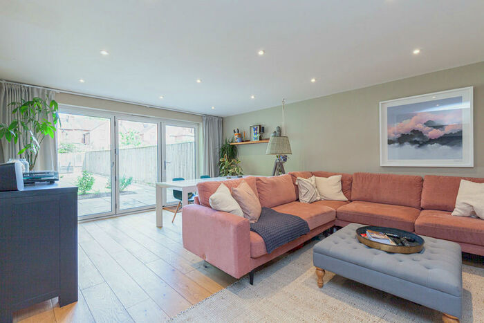 4 Bedroom Semi-Detached House To Rent In Argyle Street, Oxford, OX4