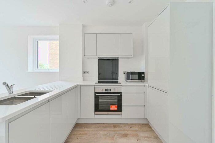 1 Bedroom Flat To Rent In Vousden Grove, Woolwich, London, SE28