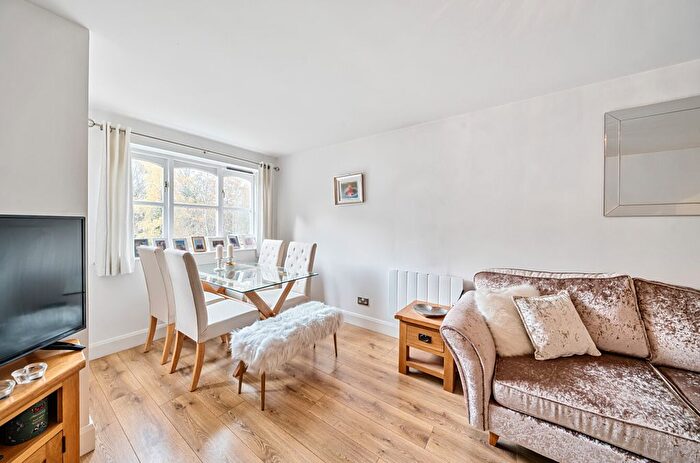 1 Bedroom Flat For Sale In Philips Close, Carshalton, SM5