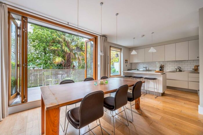 3 Bedroom Property To Rent In Boyne Terrace Mews, Holland Park, London, W11