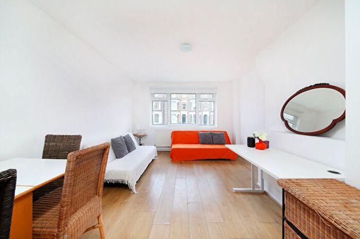 3 Bedroom Flat To Rent In Burford House, Stockwell Road, SW9
