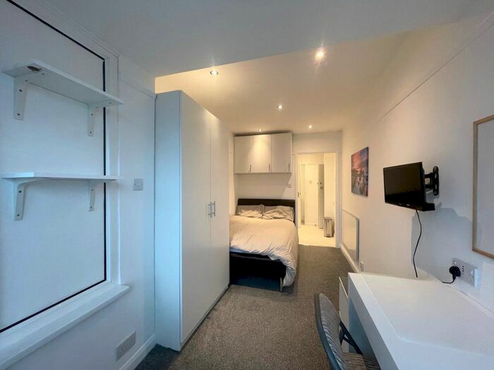 Studio To Rent In Boundary Road, Hove, BN3
