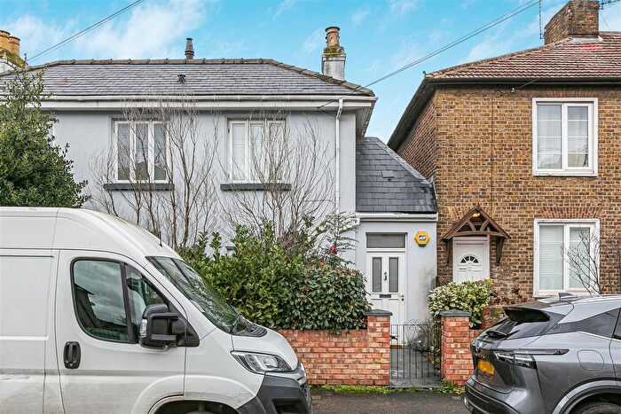 3 Bedroom Flat For Sale In Victoria Road, Kingston Upon Thames, KT1