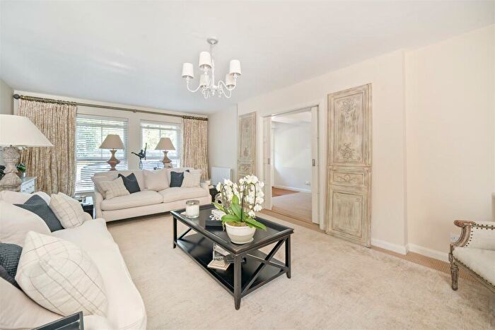 5 Bedroom Detached House For Sale In Botley Road, Burridge, Southampton, SO31
