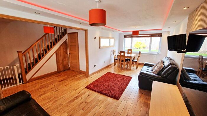 3 Bedroom Semi-Detached House For Sale In Mayflower Drive, Coventry, CV2