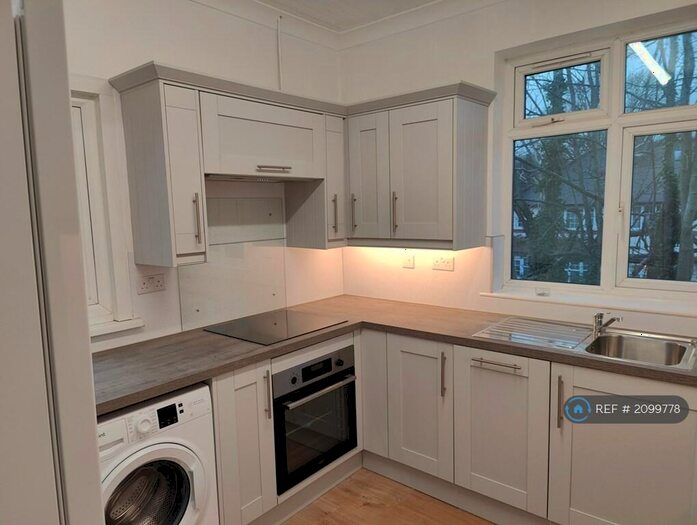 2 Bedroom Flat To Rent In West End Avenue, Pinner, HA5