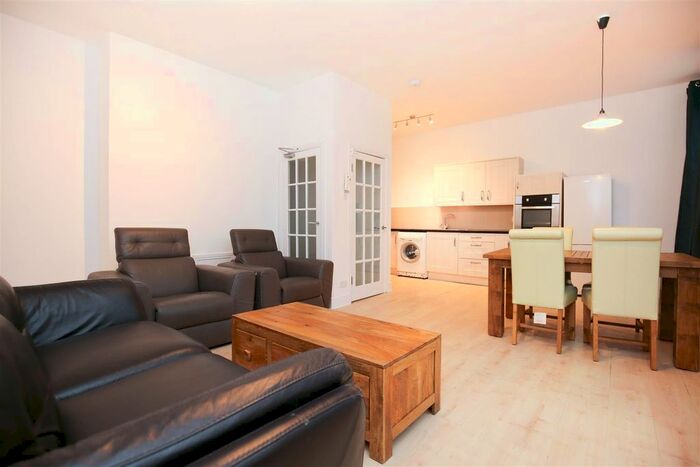 3 Bedroom Flat To Rent In Westgate Road, Newcastle Upon Tyne NE4