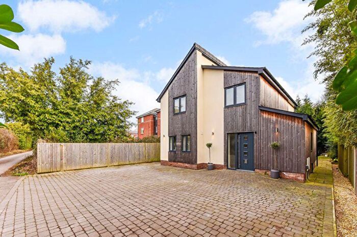 3 Bedroom Detached House For Sale In Brookside Drive, Sarisbury Green, SO31