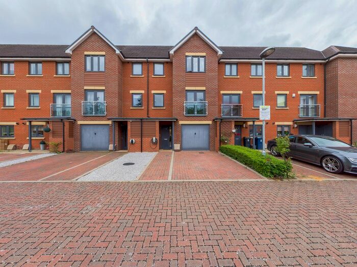 Houses for sale & to rent in HP12 3EN, Whitelands Road, Oakridge And