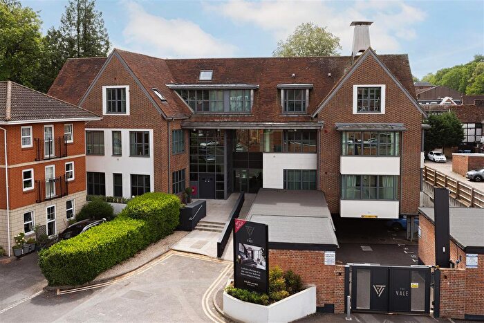 1 Bedroom Flat For Sale In The Vale, Roebuck Close, Reigate, RH2