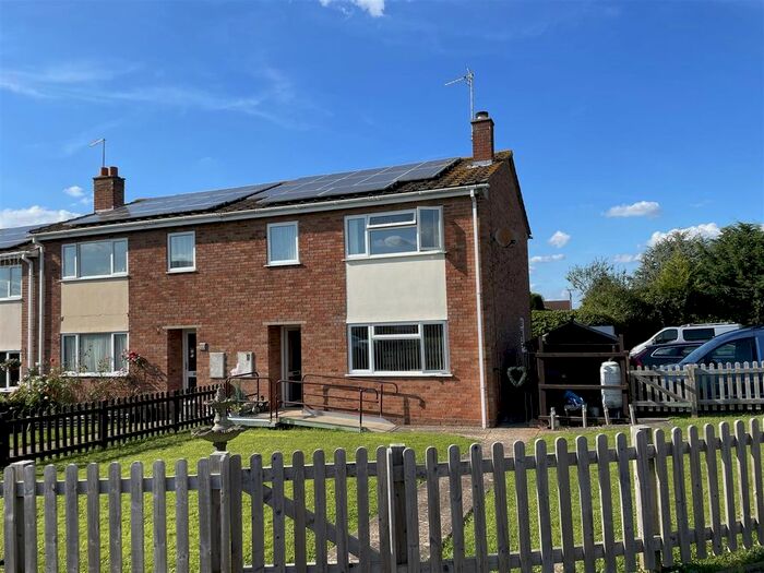 3 Bedroom End Of Terrace House For Sale In Jubilee Place, Staunton, Gloucester, GL19