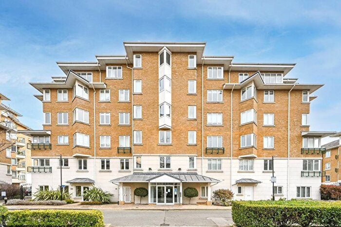 3 Bedroom Flat To Rent In Strand Drive, Kew, Richmond, TW9