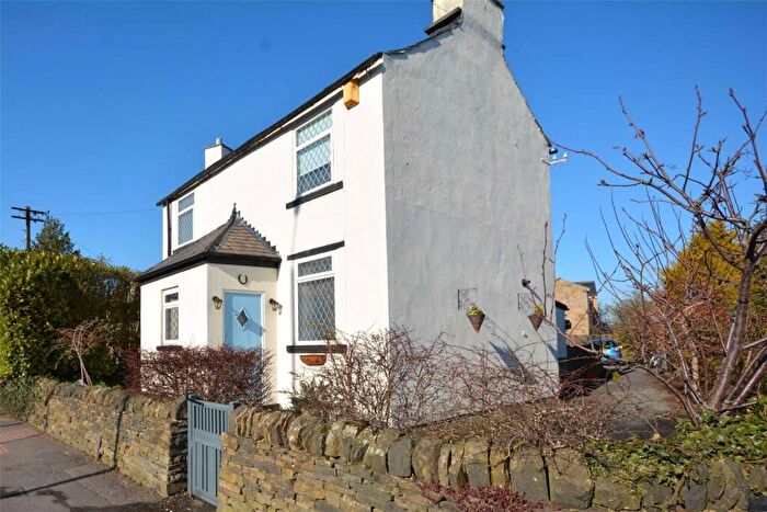4 Bedroom Detached House For Sale In Galloway Lane, Pudsey, West Yorkshire, LS28