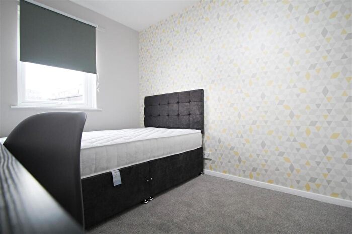 4 Bedroom Apartment To Rent In Westfield Court, Hyde Park, Leeds, LS3