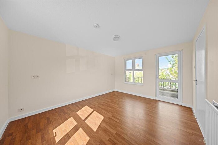 1 Bedroom Flat For Sale In Champness Close, London, SE27