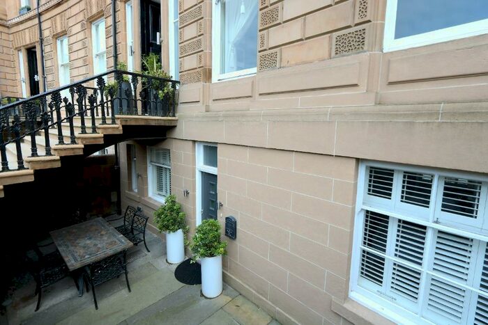 2 Bedroom Flat To Rent In Park Circus, Glasgow, G3