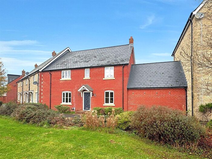 3 Bedroom Terraced House For Sale In White Eagle Road, Swindon, SN25