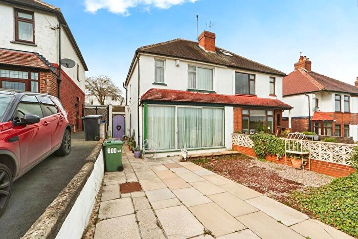3 Bedroom Semi-Detached House For Sale In Whitehall Road, Leeds, LS12