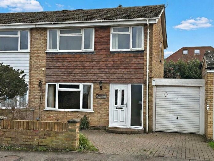 3 Bedroom Semi Detached House For Sale In Pembroke Road, Coxheath, Maidstone, ME17