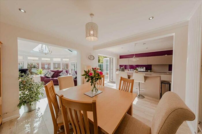 4 Bedroom Detached House For Sale In Abraham Close, Willen Park, Milton Keynes, MK15