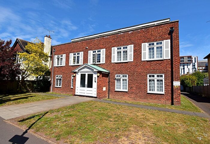 2 Bedroom Flat For Sale In Boston Avenue, Southend-On-Sea, Essex., SS2