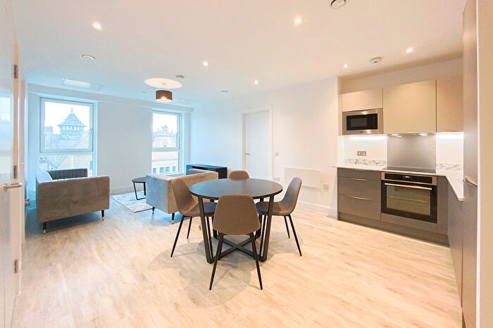 2 Bedroom Flat To Rent In Atelier, Chapel Street, Salford, M3