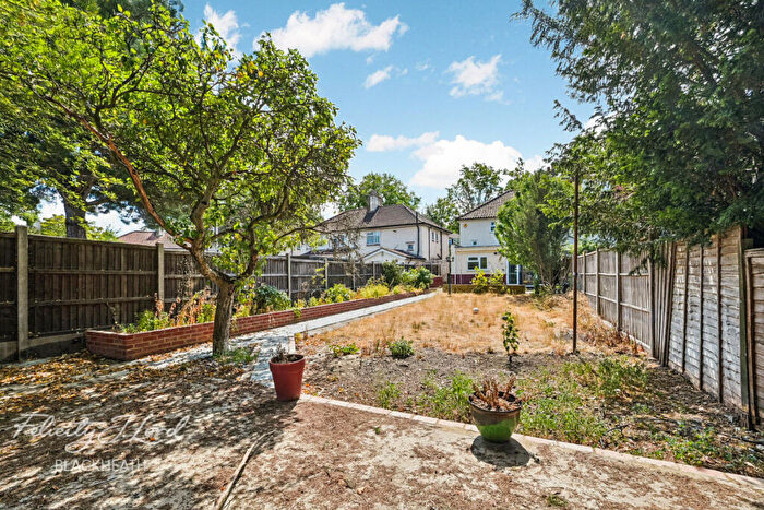 4 Bedroom Semi-Detached House For Sale In Charlton Park Road, London, SE7