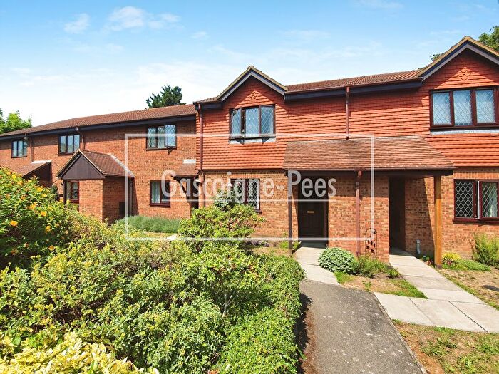 1 Bedroom Flat To Rent In Oak Court, Farnham, GU9