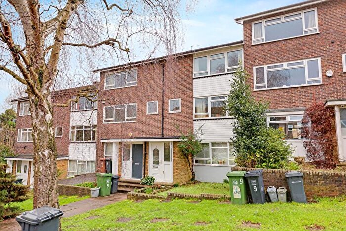 2 Bedroom Maisonette For Sale In Thakeham Close, London, SE26