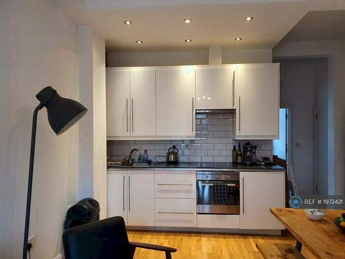 2 Bedroom Flat To Rent In Downs Rd, London, E5
