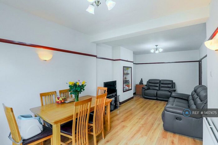 3 Bedroom Terraced House To Rent In Primrose Avenue, Romford, RM6