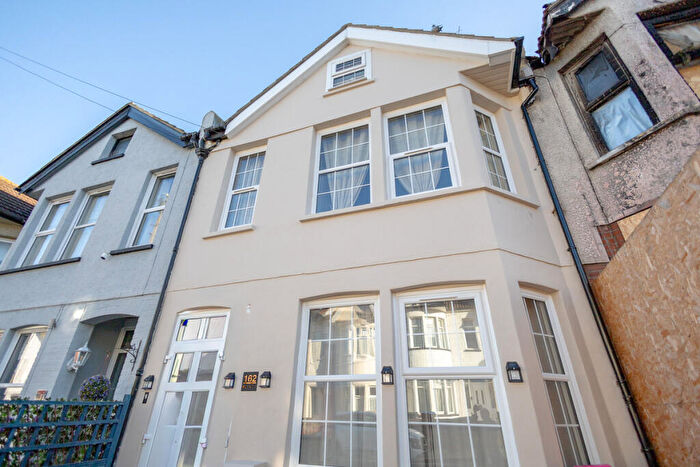 3 Bedroom Terraced House For Sale In Brightwell Avenue, Westcliff-on-sea, SS0