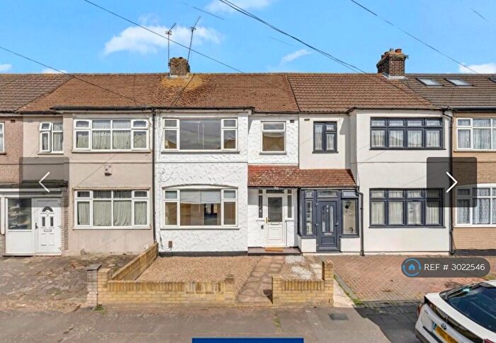 4 Bedroom Terraced House To Rent In Temple Avenue, Dagenham, RM8