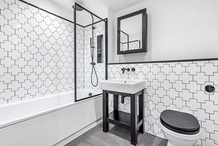 1 Bedroom Flat To Rent In Royal Exchange, London, KT1