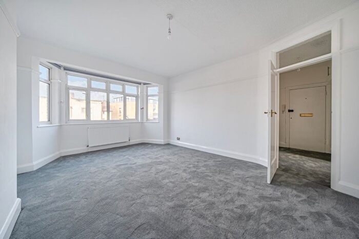 2 Bedroom Flat To Rent In Royal Court, Court Road, London, SE9
