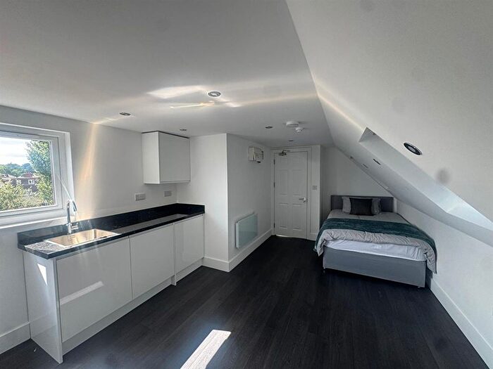 Studio To Rent In Woodlands Drive, Stanmore, HA7