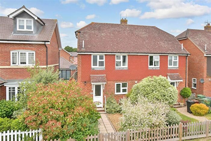 3 Bedroom Semi-Detached House For Sale In Meadow Way, Marden, Kent, TN12