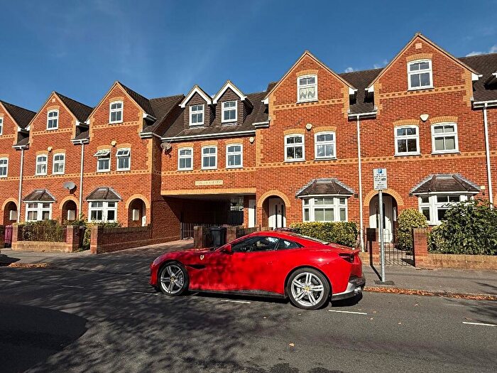 3 Bedroom Maisonette For Sale In South View Avenue, Reading, Berkshire, RG4
