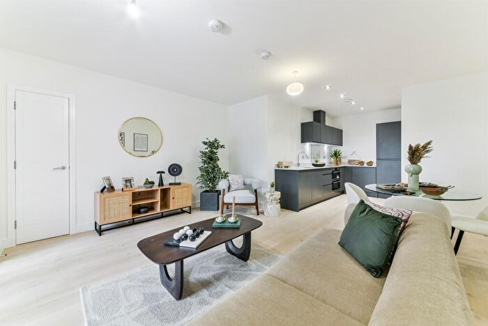 2 Bedroom Apartment For Sale In Russell Hill Road, Purley, CR8