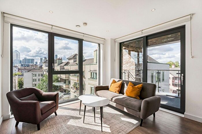 1 Bedroom Flat For Sale In St. Pauls Way, Mile End East, E3