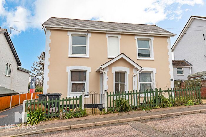 2 Bedroom Flat For Sale In Wyncombe Road, Bournemouth, BH5