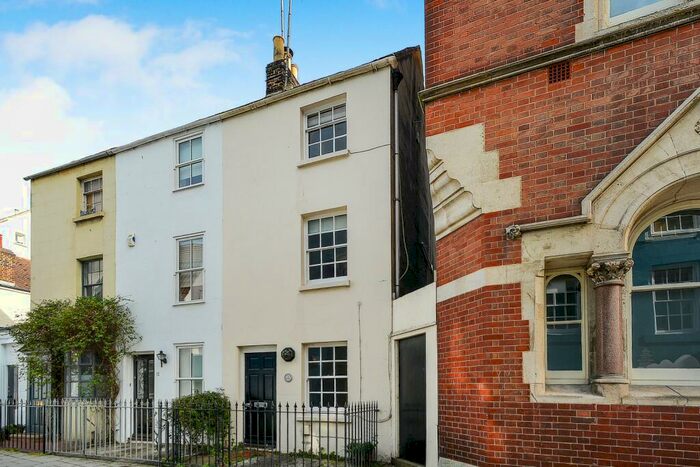 2 Bedroom Town House To Rent In Princes Street, BN2